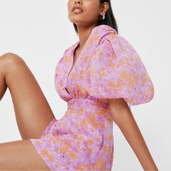 Nasty Gal Floral Puff Sleeve V-Neck Romper Size 6 - Picture 2 of 9